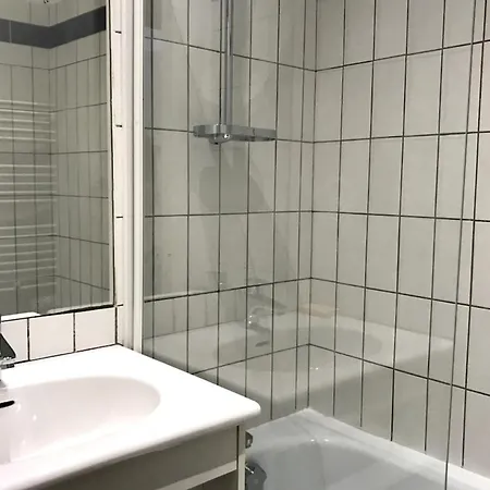 Cozy House With Free Private Parking