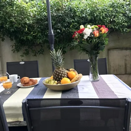 Cozy House With Free Private Parking *