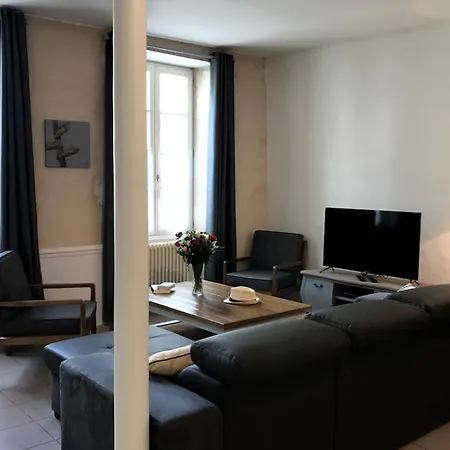 Cozy House With Free Private Parking